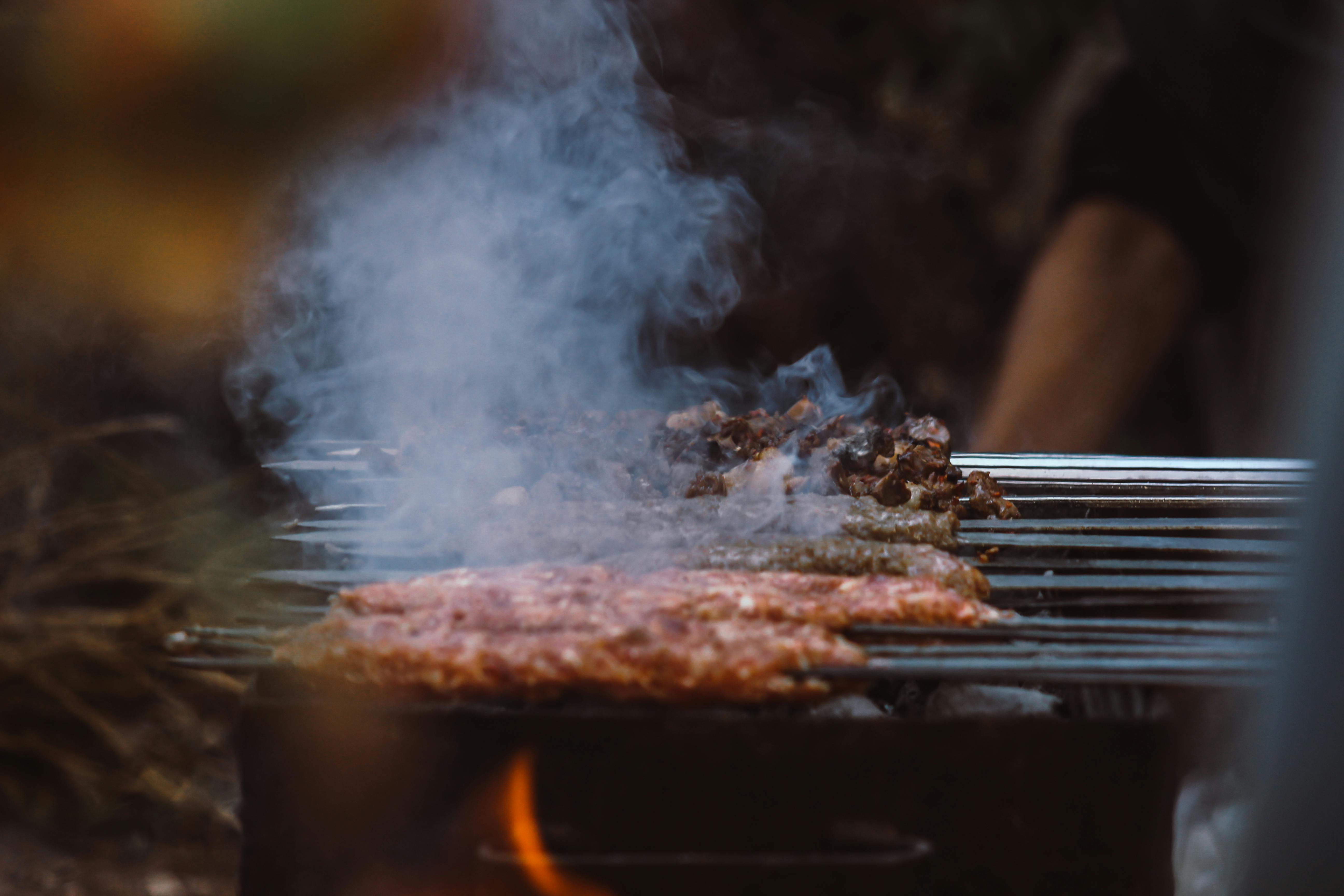 Los accesorios que transforman un simple asado en un ritual inolvidable